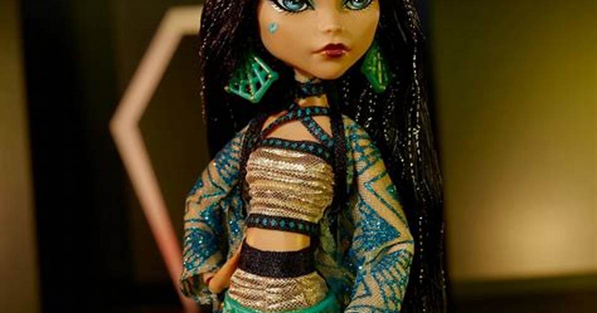Anatomy of the Cleo De Nile Look: the Essential Details Driving the Viral Craze