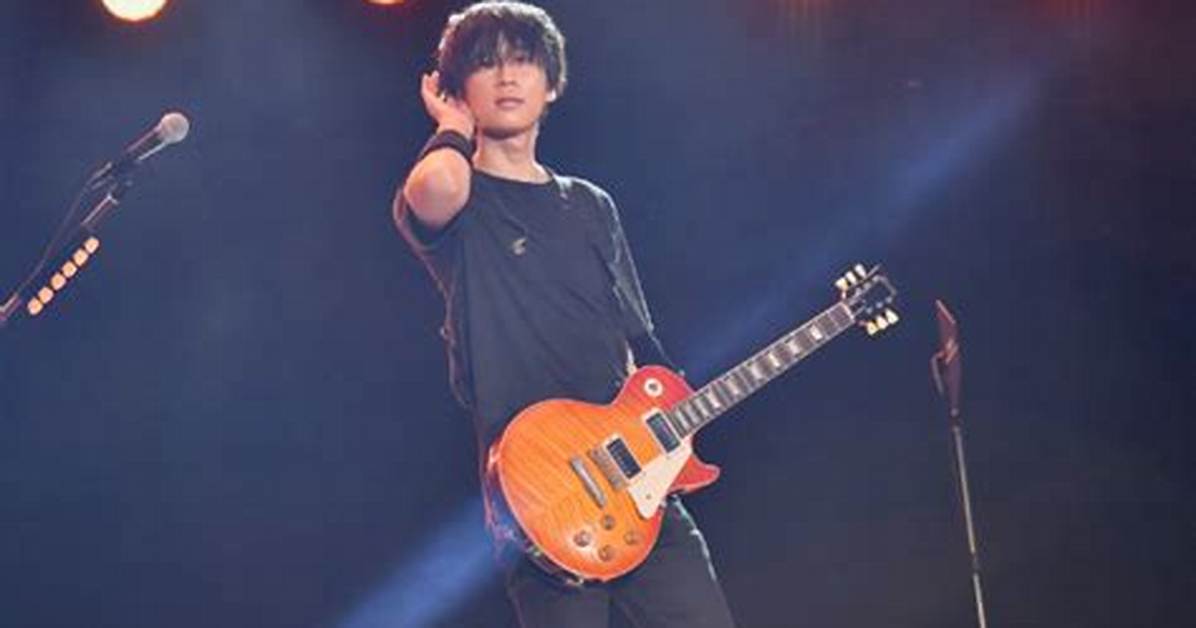Bump of Chicken%E3%83%A1%E3%83%B3%E3%83%90%E3%83%Bc%E3%81%Ae%E6%84%9B%E7%94%A8%E6%A9%9F%E6%9D%90 %E3%83%93%E3%82%B8%E3%83%A5%E3%82%A2%E3%83%Ab%E5%A4%89%E9%81%B7%E3%82%92%E5%Be%B9%E5%Ba%95%E6%Af%94%E8%Bc%83 600. Jpg