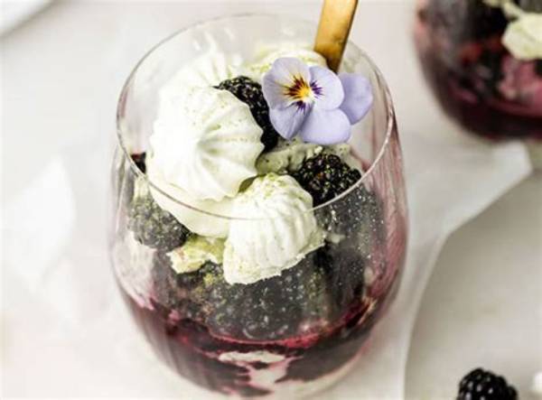 From British Eton Mess to Viral Matcha: the Evolution of Mashed Strawberry Treats