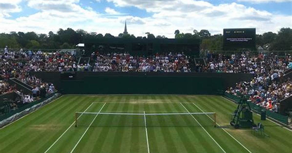 From Tennis Courts to Run Clubs: Why the Cut-off Sleeveless Shirt Is Dominating Summer 2026