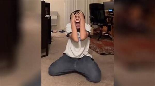 Guy Screaming No on Knees Meme Explained: Source, Meaning, and Best Templates