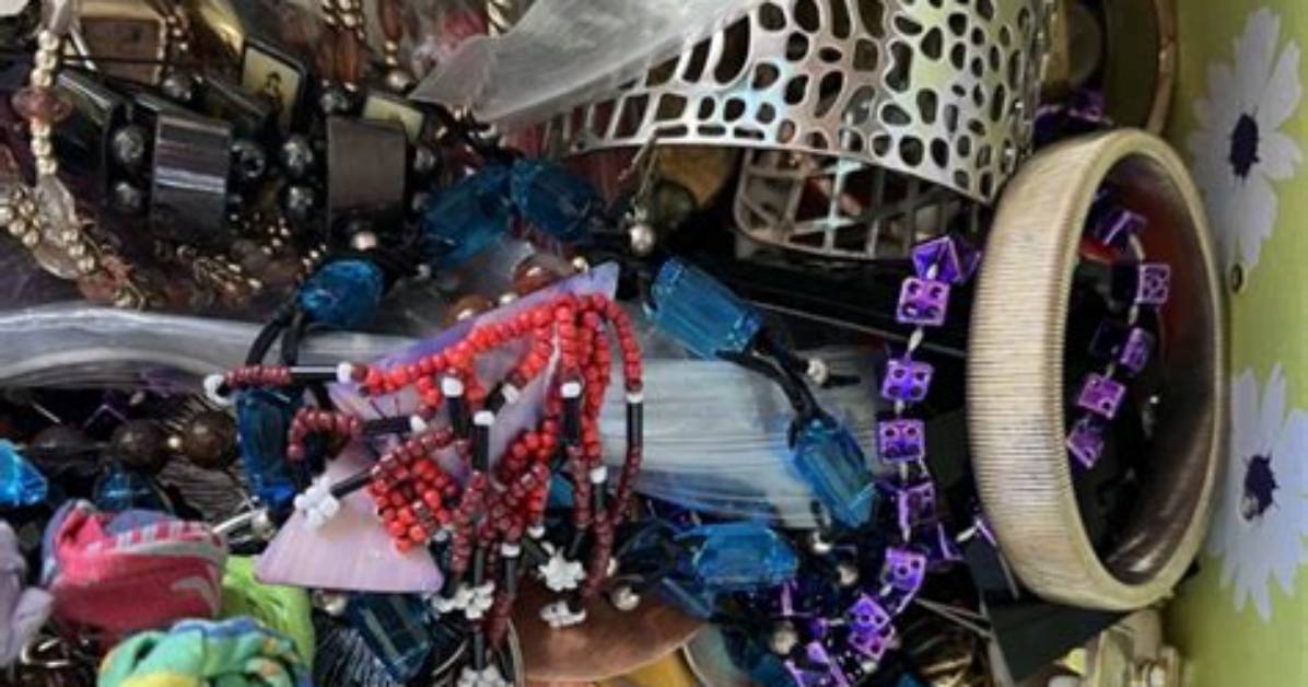 Hidden Household Fortunes: Collectibles and Scrap Jewelry Worth More Than Pure Gold