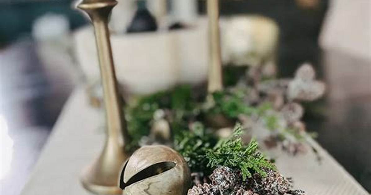 How to Build a Designer Holiday Tablescape for Under $20 Using Dollar Tree Plates