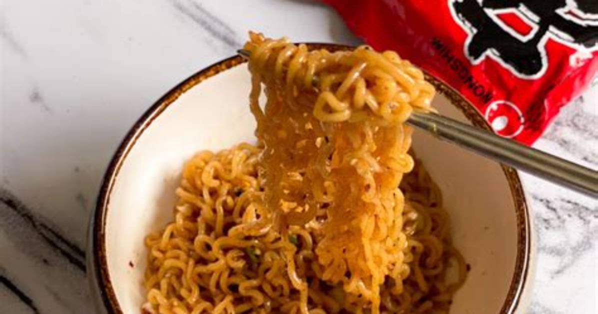 I Ate Instant Noodles Without the Flavor Packet: Here Is What Really Happens to Your Body