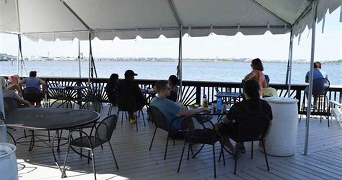 Inside Alexandria's Waterfront Sensation: How Catboat Pizza Bar Stole the Summer Scene