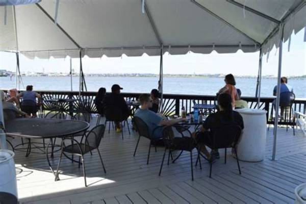 Inside Alexandria's Waterfront Sensation: How Catboat Pizza Bar Stole the Summer Scene