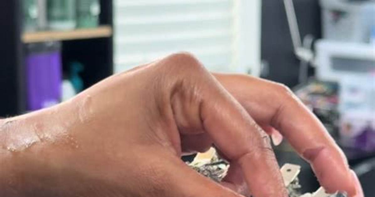 Starting Short Locs: What Barbers Won't Tell You About the 'Ugly Phase'