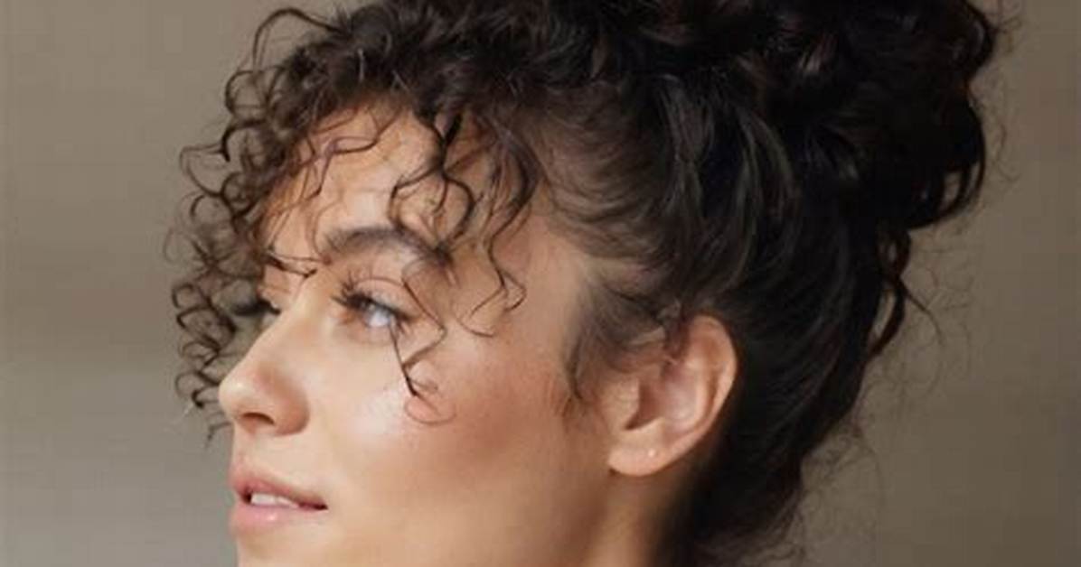 The Resurgence of the Messy Pineapple Updo: from Sleep Hack to Street Style