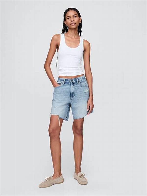 The Return of Jorts: How Gap's '90S Denim Shorts Became This Season's Summer Essential