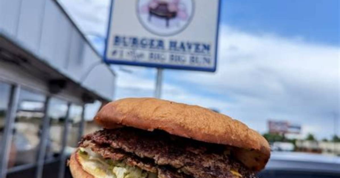 Visiting Grandpa’s Burger Haven: Menu Favorites, Parking Tips, and Essential Info