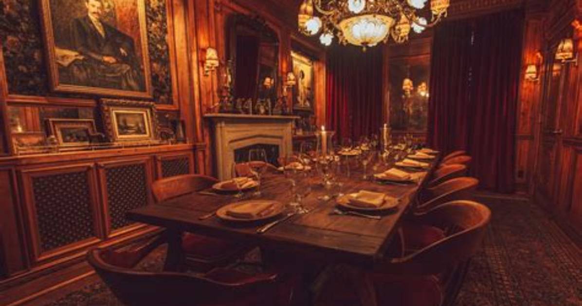What Dining at 4 Charles Prime Rib Actually Looks Like: Cuts, Drinks & Vibe