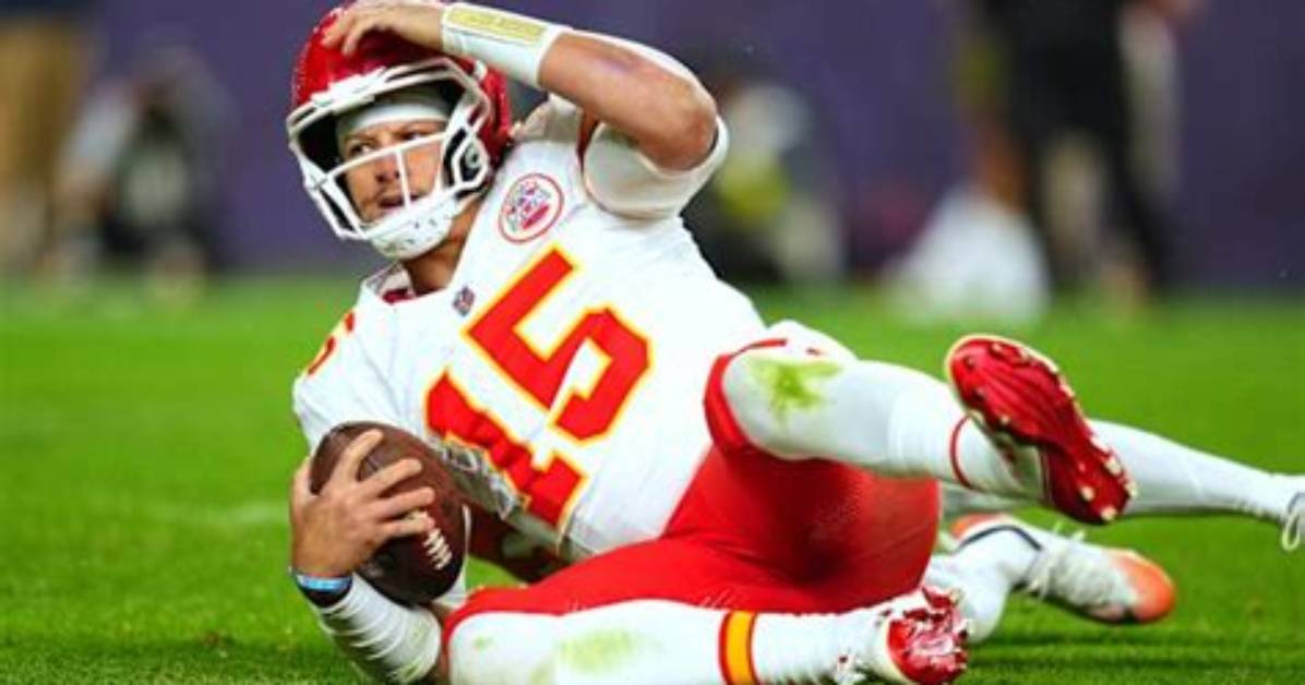 Why Fans Are Panicking over Patrick Mahomes' Omission of 'I Love You' in His Viral Post