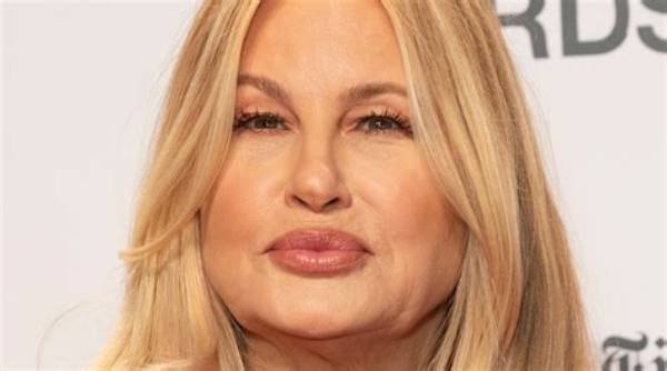 Why Jennifer Coolidge’s Iconic Hot Dog Quote Is Dominating Tiktok Food Trends in 2026