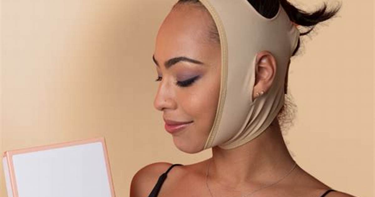 Why the Poppy Cloudy Fit Mask Is Selling out Everywhere Right Now
