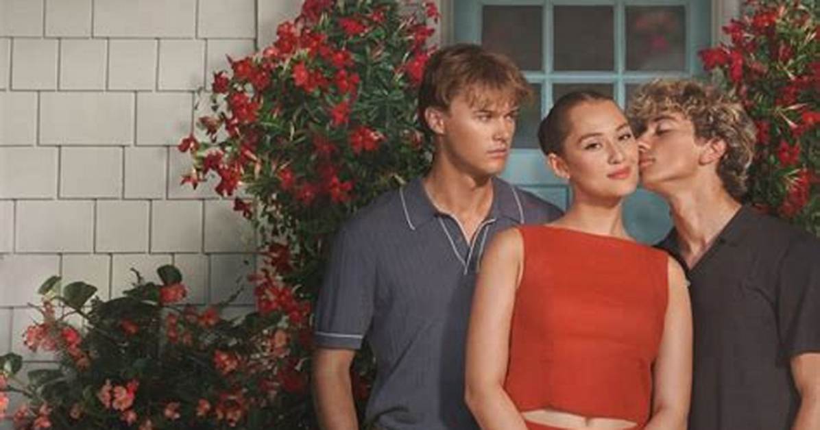 Why 'The Summer I Turned Pretty' Fans Are Buzzing over Christopher Briney's 'The Julia Set'