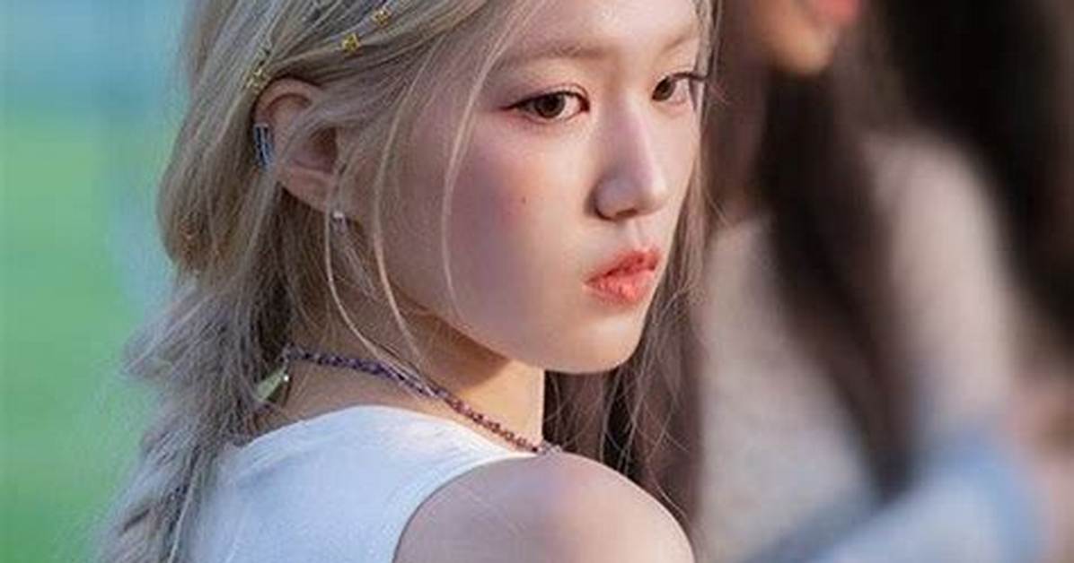 Yoon Jiyoon's Platinum Blonde Era: How an Iconic Hairstyle Defined Her Idol Journey